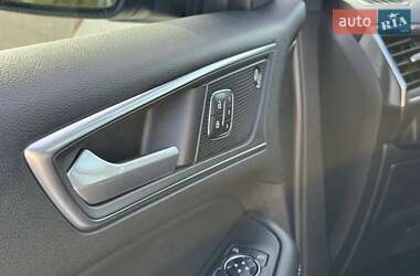 Позашляховик / Кросовер Ford Edge 2022 в 