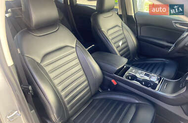 Позашляховик / Кросовер Ford Edge 2020 в 