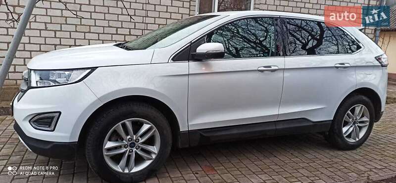 Внедорожник / Кроссовер Ford Edge 2016 в Вишневом фото 3 Внедорожник / Кроссовер Ford Edge 2016 в Вишневом