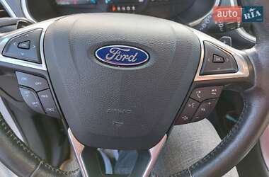 Позашляховик / Кросовер Ford Edge 2016 в 