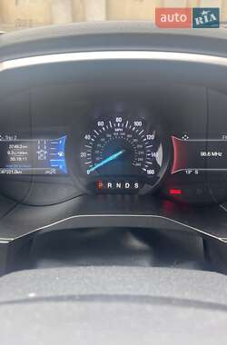 Позашляховик / Кросовер Ford Edge 2019 в 