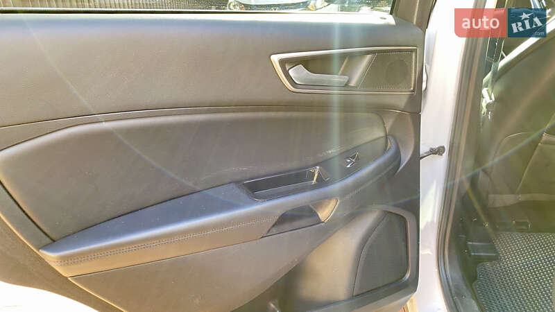 Позашляховик / Кросовер Ford Edge 2016 в Вишневому фото 11 Позашляховик / Кросовер Ford Edge 2016 в Вишневому