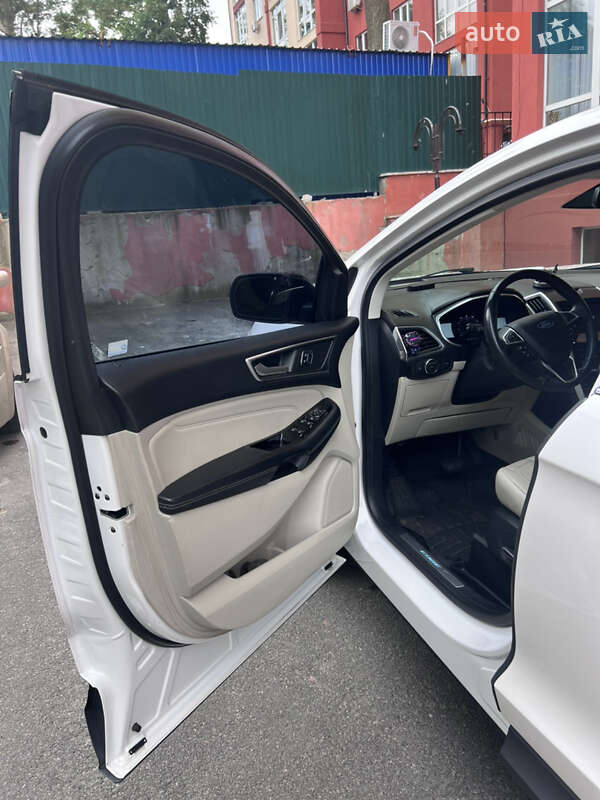 Позашляховик / Кросовер Ford Edge 2017 в Ірпені