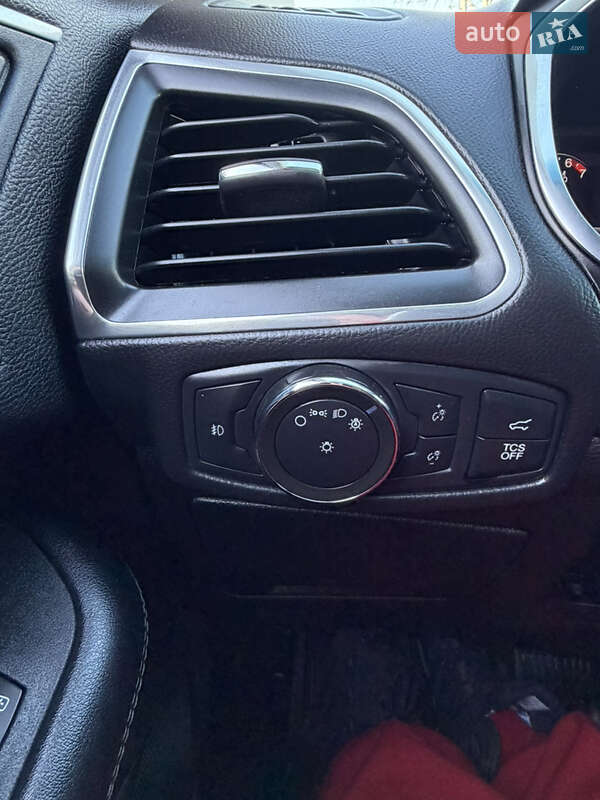 Позашляховик / Кросовер Ford Edge 2021 в Дубні