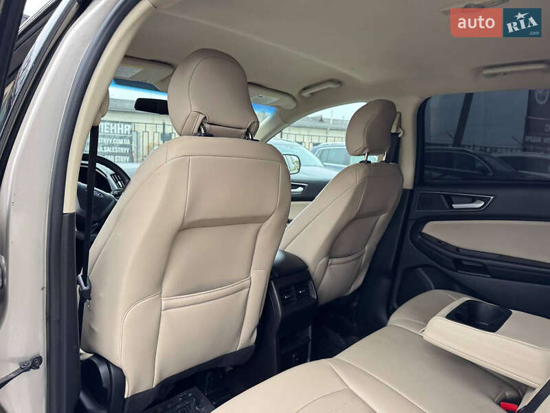 Позашляховик / Кросовер Ford Edge 2017 в Стрию