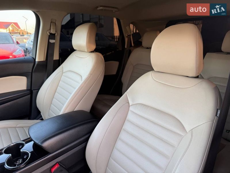 Позашляховик / Кросовер Ford Edge 2017 в Стрию