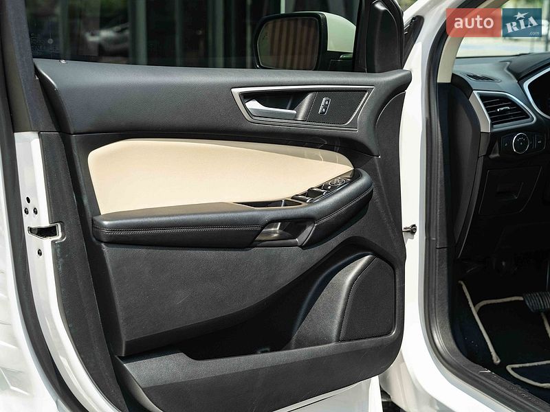 Позашляховик / Кросовер Ford Edge 2016 в Чернівцях