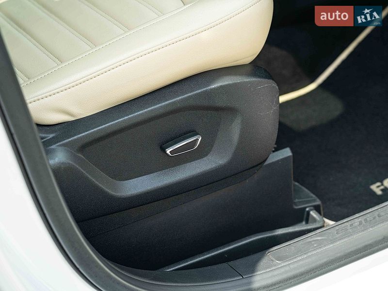 Позашляховик / Кросовер Ford Edge 2016 в Чернівцях