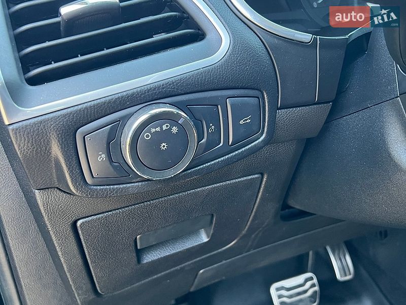 Позашляховик / Кросовер Ford Edge 2016 в Здолбуніві