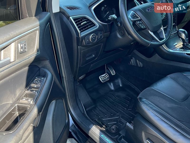 Позашляховик / Кросовер Ford Edge 2016 в Здолбуніві