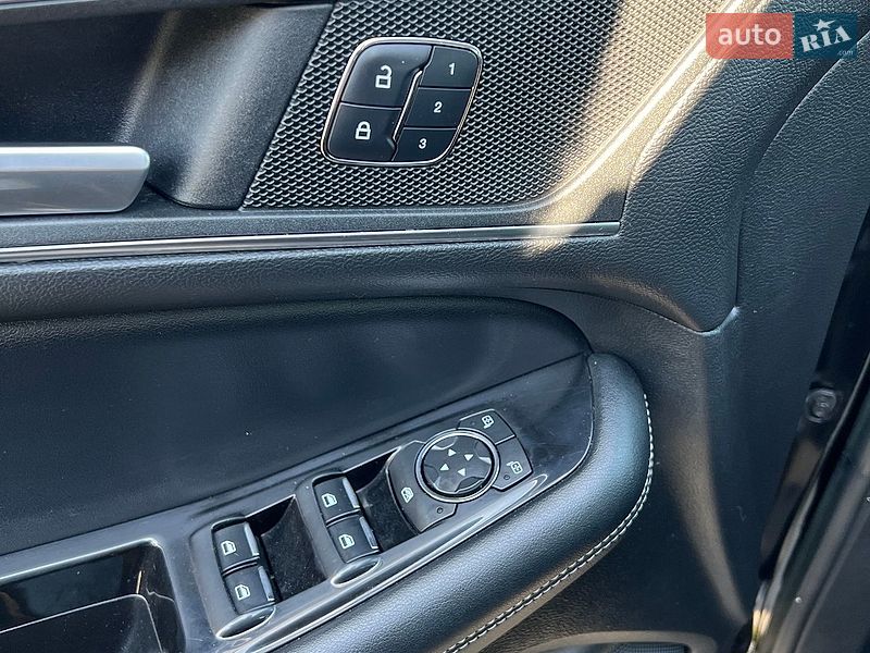 Позашляховик / Кросовер Ford Edge 2016 в Здолбуніві