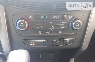 Внедорожник / Кроссовер Ford Escape 2016 в 