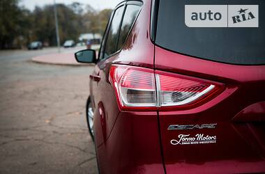 Позашляховик / Кросовер Ford Escape 2014 в 
