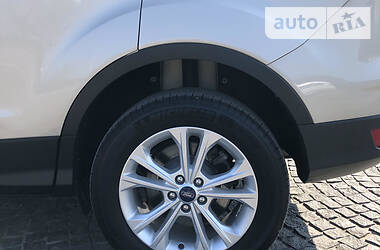 Внедорожник / Кроссовер Ford Escape 2018 в 