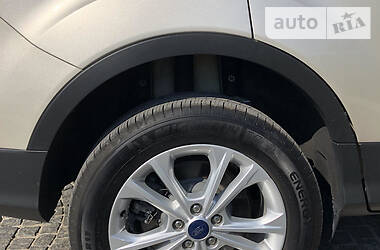 Внедорожник / Кроссовер Ford Escape 2018 в 