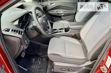 Позашляховик / Кросовер Ford Escape 2016 в 