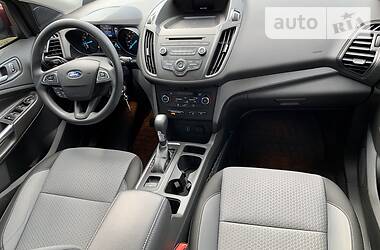 Позашляховик / Кросовер Ford Escape 2016 в 
