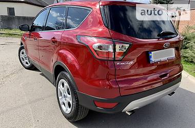 Позашляховик / Кросовер Ford Escape 2016 в 