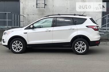 Позашляховик / Кросовер Ford Escape 2018 в 