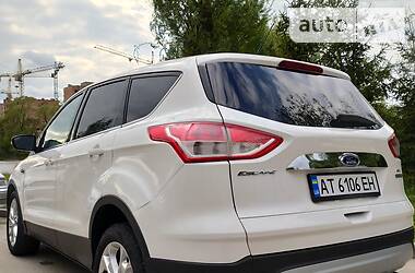 Позашляховик / Кросовер Ford Escape 2013 в 