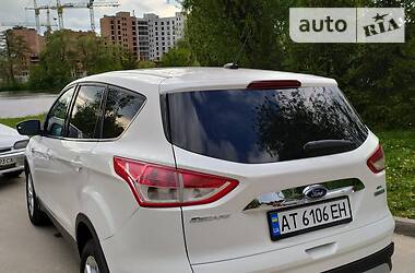 Позашляховик / Кросовер Ford Escape 2013 в 