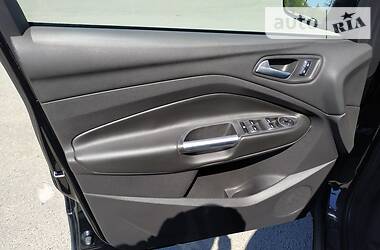 Позашляховик / Кросовер Ford Escape 2013 в 