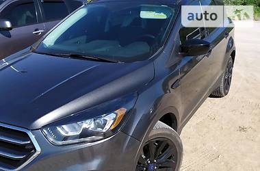 Позашляховик / Кросовер Ford Escape 2017 в 