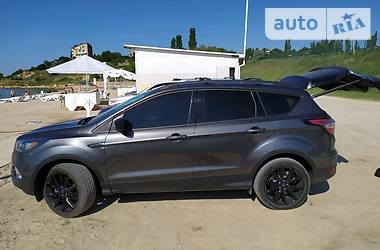 Позашляховик / Кросовер Ford Escape 2017 в 