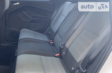 Позашляховик / Кросовер Ford Escape 2015 в 
