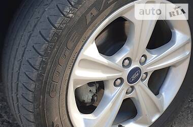 Позашляховик / Кросовер Ford Escape 2016 в 