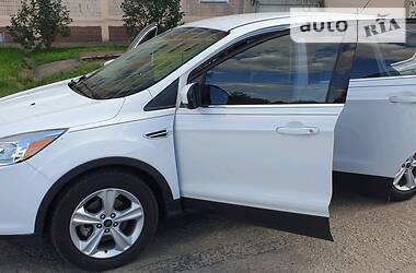 Позашляховик / Кросовер Ford Escape 2016 в 