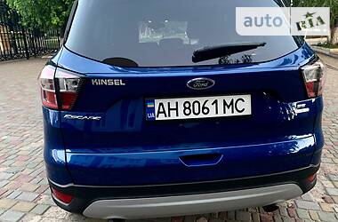 Позашляховик / Кросовер Ford Escape 2017 в 
