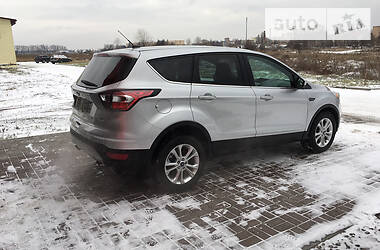 Внедорожник / Кроссовер Ford Escape 2017 в Черкассах