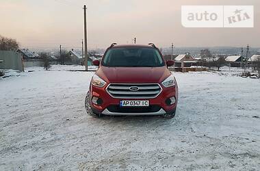 Внедорожник / Кроссовер Ford Escape 2017 в Запорожье