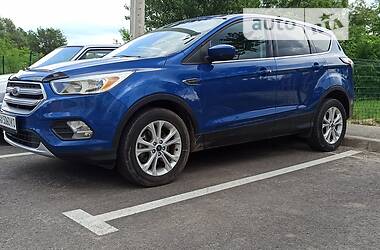 Внедорожник / Кроссовер Ford Escape 2017 в 