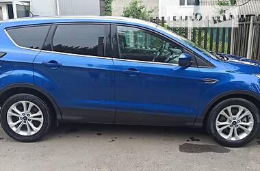 Внедорожник / Кроссовер Ford Escape 2017 в 