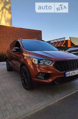 Внедорожник / Кроссовер Ford Escape 2017 в Виннице