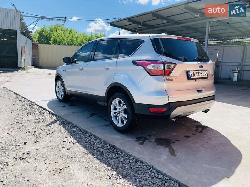 Позашляховик / Кросовер Ford Escape 2017 в Ромнах