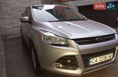 Позашляховик / Кросовер Ford Escape 2015 в 