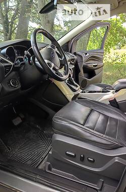 Внедорожник / Кроссовер Ford Escape 2012 в 