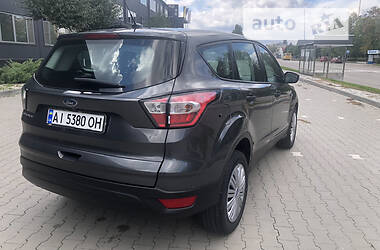 Позашляховик / Кросовер Ford Escape 2018 в 
