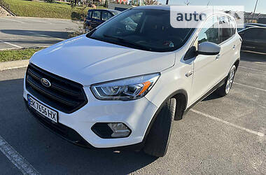 Позашляховик / Кросовер Ford Escape 2016 в Рівному