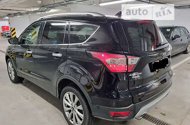 Внедорожник / Кроссовер Ford Escape 2017 в 