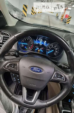 Внедорожник / Кроссовер Ford Escape 2017 в 