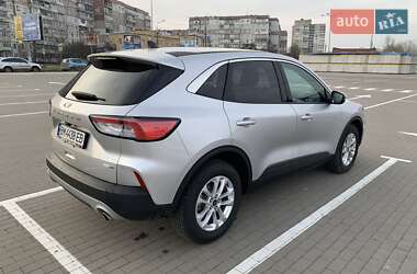 Внедорожник / Кроссовер Ford Escape 2020 в 
