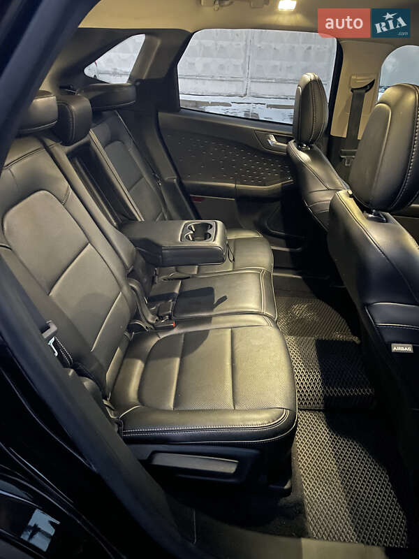 Внедорожник / Кроссовер Ford Escape 2020 в Киеве