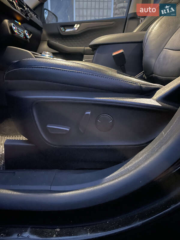 Внедорожник / Кроссовер Ford Escape 2020 в Киеве