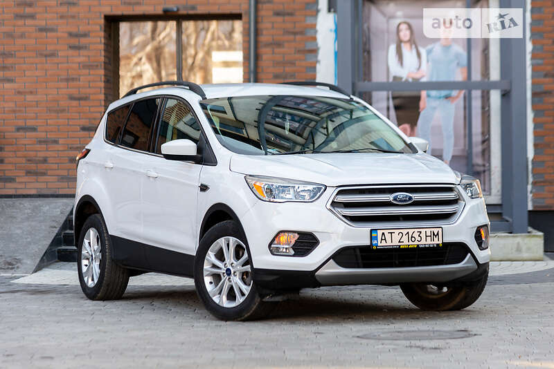 Позашляховик / Кросовер Ford Escape 2018 в 