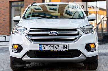 Позашляховик / Кросовер Ford Escape 2018 в 