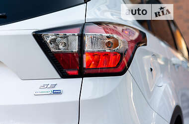 Позашляховик / Кросовер Ford Escape 2018 в 